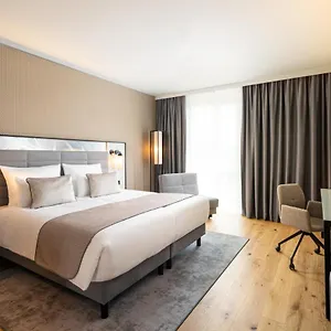 https://leonardo-royal-hotel-cologne-bonn-airport.topcolognehotels.com